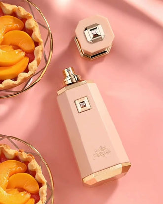 Sticla de parfum French Avenue Sweet Paradise 100 ml, design elegant si luxos, cu finisaje atent lucrate, potrivit pentru iubitorii de parfumuri orientale rafinate