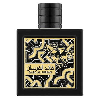 Sticla parfum Lattafa Qaed al Fursan 90 ml, flacon negru cu design embosat.