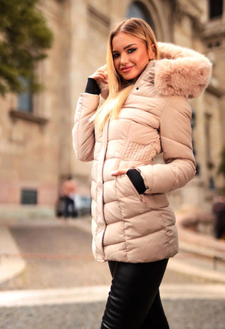 Geaca bej din fas Beatrice cu gluga accesorizata cu blana ecologica
